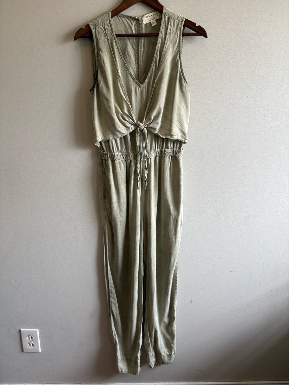 Anthropologie Cloth & Stone Sage Green Tie Front‎ Jumpsuit Small